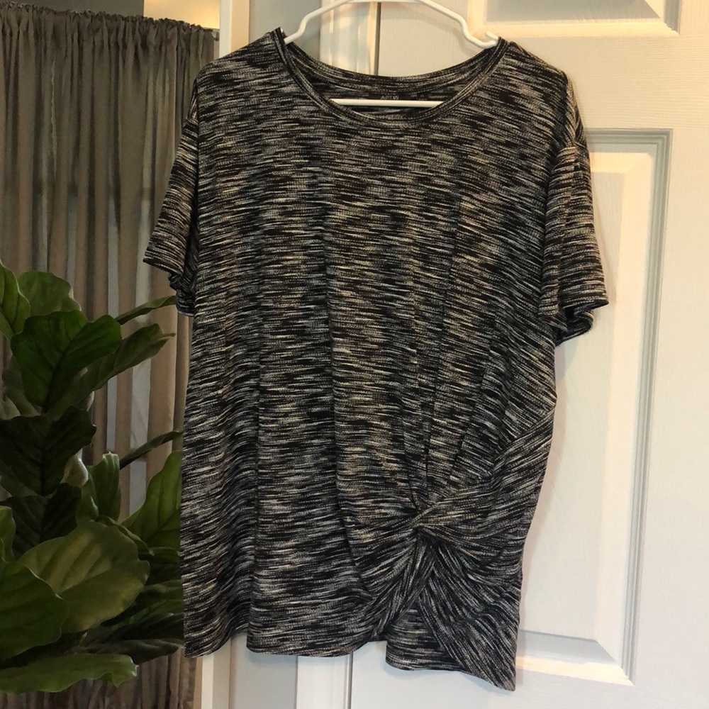 Apt 9 XL black and white knot front knit top